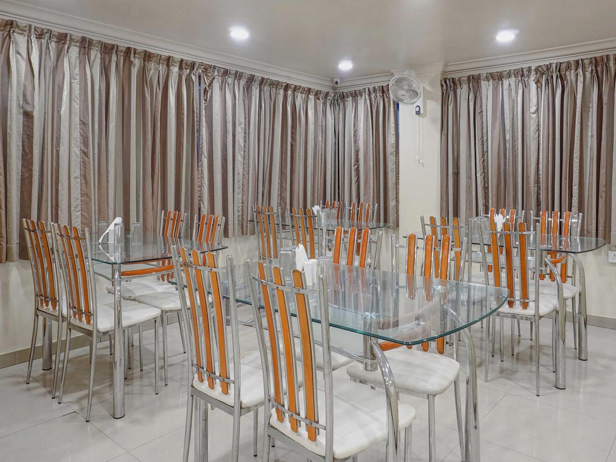 Townhouse Oak Orchard Hotel Pune Bagian luar foto