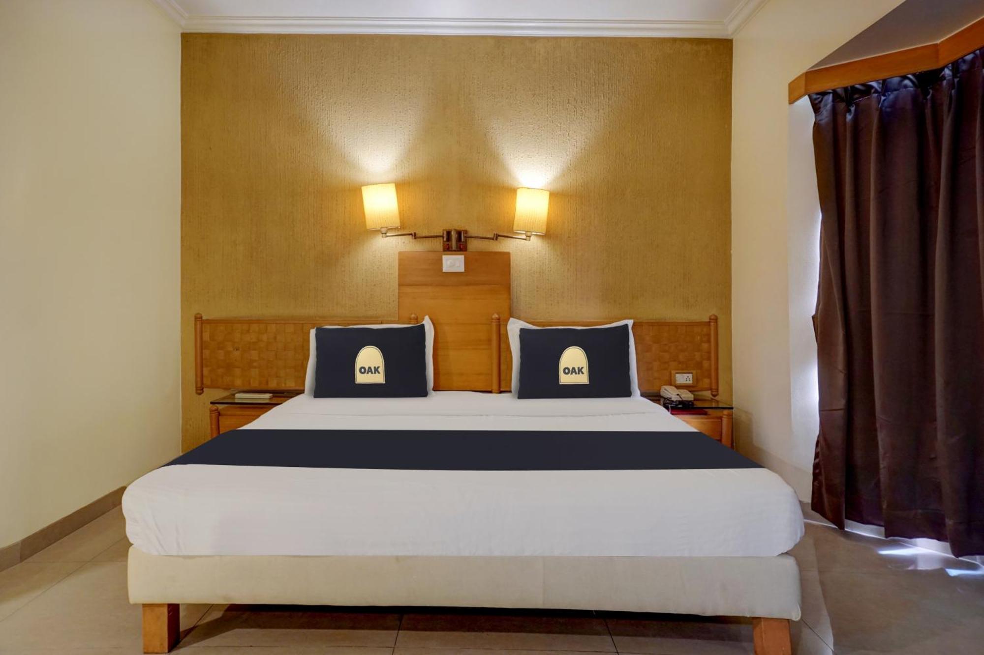 Townhouse Oak Orchard Hotel Pune Bagian luar foto