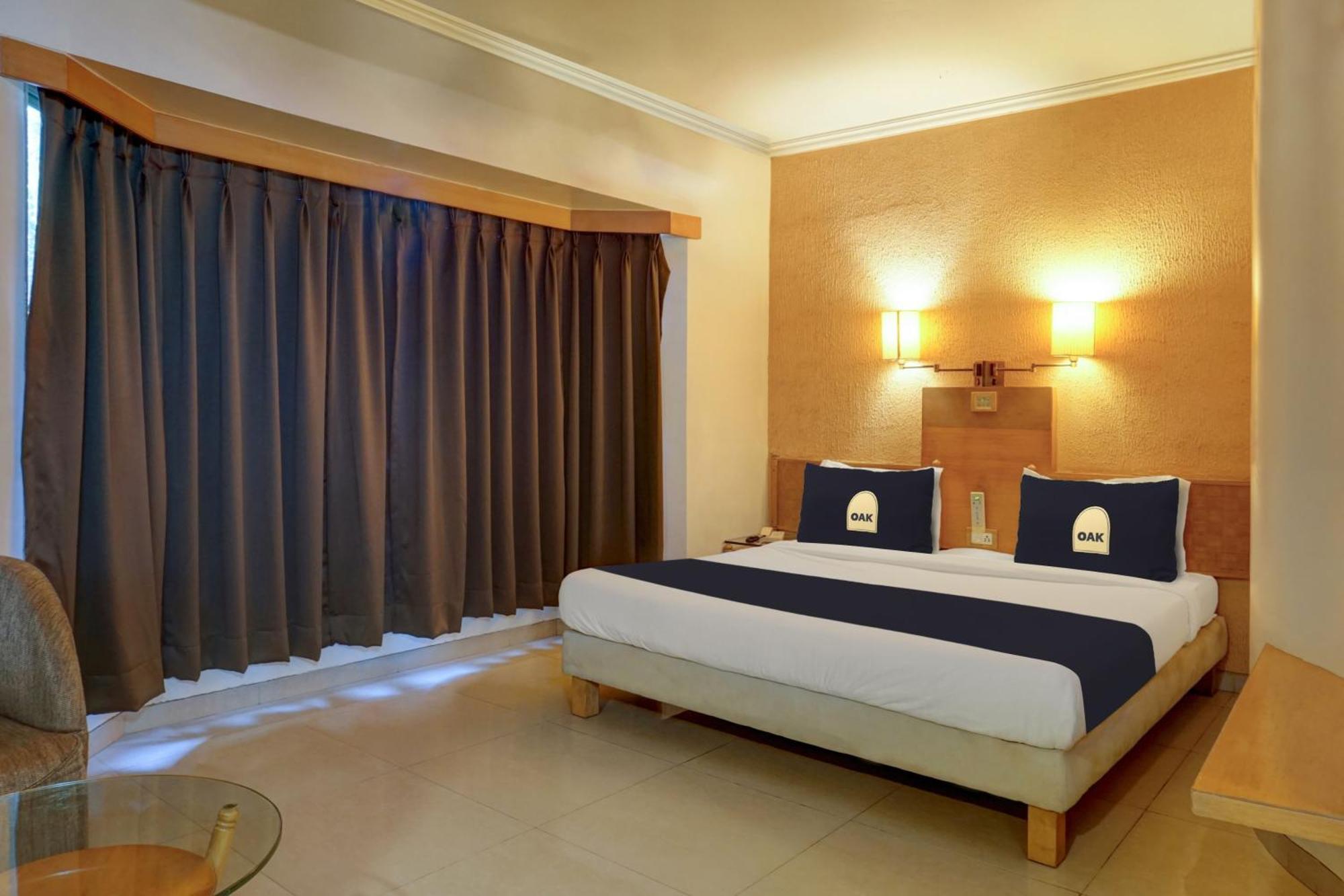 Townhouse Oak Orchard Hotel Pune Bagian luar foto