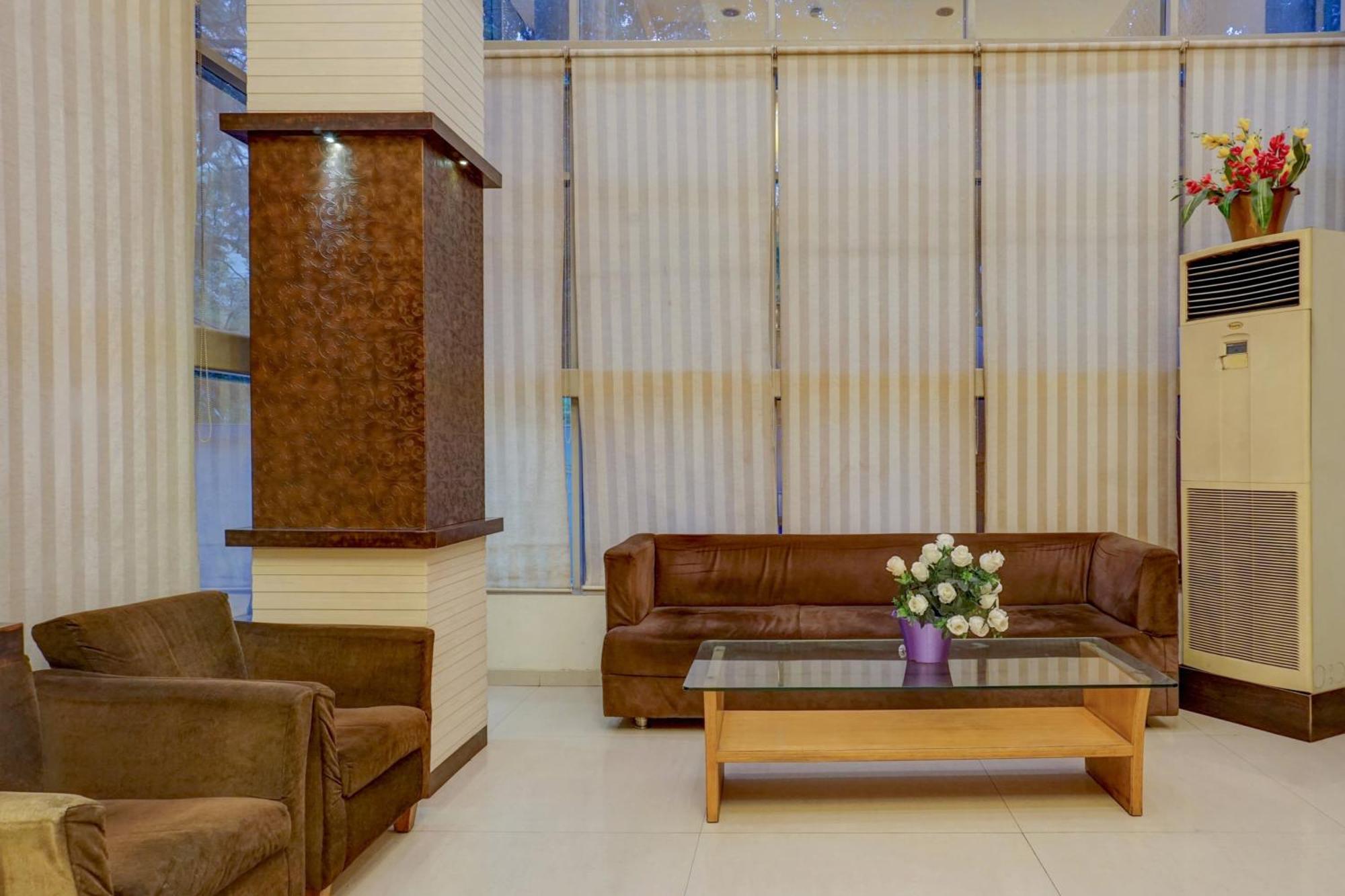 Townhouse Oak Orchard Hotel Pune Bagian luar foto