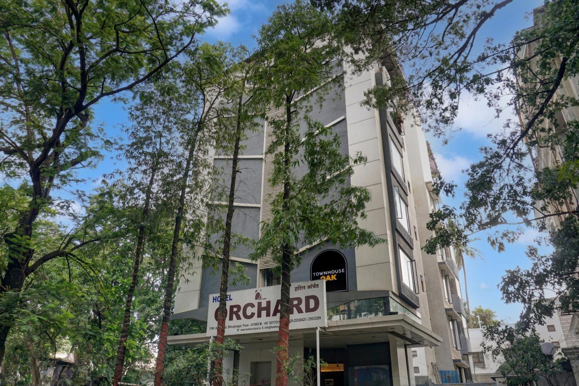 Townhouse Oak Orchard Hotel Pune Bagian luar foto